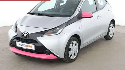 Usata Toyota Aygo X-play 69 CV (50 kW) 2017 Argento Utilitaria