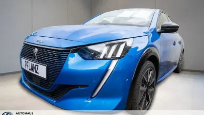 Używany Peugeot e-208 GT 100 kW (136 KM) 2022 Niebieski Hatchback