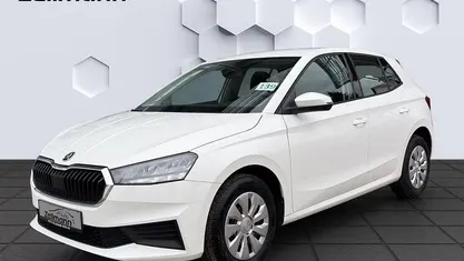 Weiss Gebraucht 2022 Skoda Fabia Active Limousine | 14.430 € (Fairer Preis)