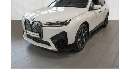 Gebraucht BMW iX M Sport 384 kW (523 PS) 2023 Weiß SUV