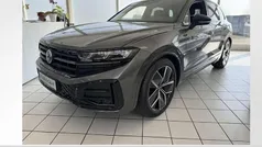 Siliziumgrau metallic Gebraucht 2024 VW Touareg Style SUV | 67.950 € (Guter Preis)