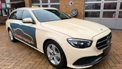 Gebraucht Mercedes E200 Avantgarde 160 PS (117 kW) 2022 Beige Kombi