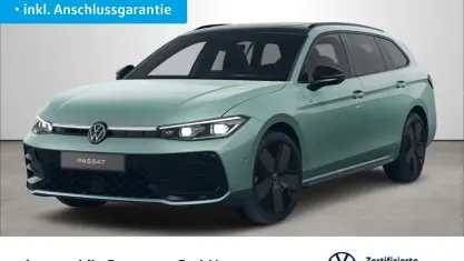 Gebraucht VW Passat R-line 193 PS (141 kW) 2024 Maripositgrün metallic Kombi