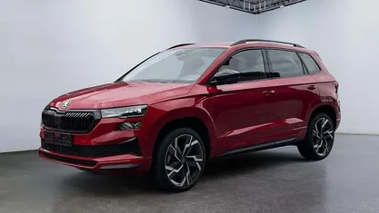 Velvet rot metallic Neu 2025 Skoda Karoq SportLine SUV | 37.539 € (Fairer Preis)