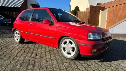 Brugt Renault Clio 135 HK (99 kW) 1991 Rød Hatchback
