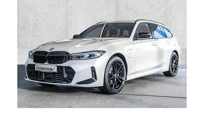 Gebraucht BMW 330e M Sport 360 PS (264 kW) 2024 Mineralweiss Kombi