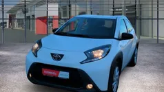 Super white 2 Gebraucht 2023 Toyota Aygo Play Kleinwagen | 14.785 € (Guter Preis)
