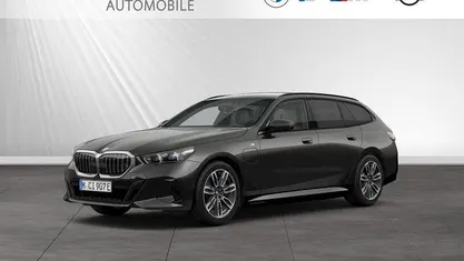 Gebraucht BMW 550e M Sport 489 PS (359 kW) 2025 Sophistograu brillanteffekt metallic Kombi