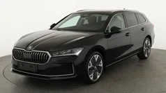Onyx schwarz metallic Gebraucht 2024 Skoda Superb Selection Kombi | 40.995 € (Superpreis)