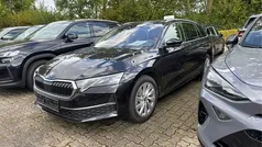 Blackmagic perleffekt/schwarz Gebraucht 2024 Skoda Octavia Selection Kombi | 31.630 € (Superpreis)