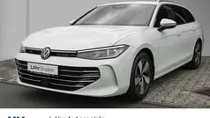 Pure white Gebraucht 2024 VW Passat Elegance Kombi | 35.980 € (Superpreis)