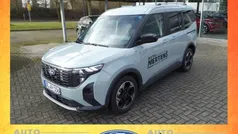 Grau Gebraucht 2024 Ford Tourneo Courier Active Van / Kleinbus | 28.950 € (Fairer Preis)