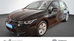 Schwarz Gebraucht 2024 VW Golf VIII Life Limousine | 24.980 € (Fairer Preis)