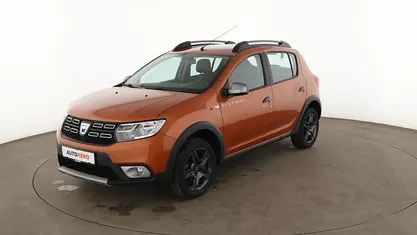 Gebraucht Dacia Sandero Celebration 90 PS (66 kW) 2017 Orange Limousine
