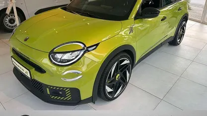 Grün (acid green) Neu 2025 Abarth 600e SUV | 34.990 € (Fairer Preis)
