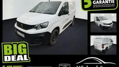 Weiss icy Gebraucht 2023 Peugeot Partner Premium Van | 12.990 €