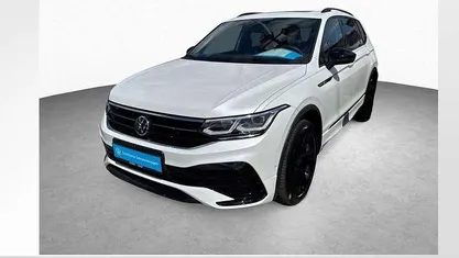 Oryxweiß perlmutteffekt Gebraucht 2024 VW Tiguan Allspace R-line SUV | 37.440 € (Superpreis)