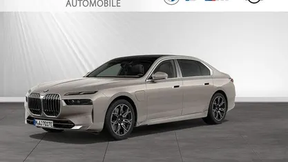 Gebraucht BMW 750e Sport Line 489 PS (359 kW) 2025 Oxidgrau metallic Limousine