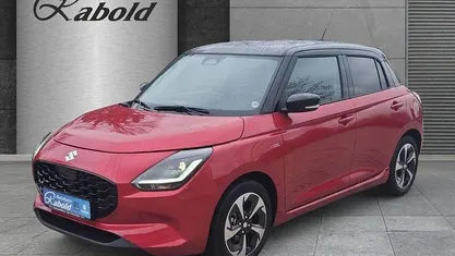 Neu Suzuki Swift Comfort 83 PS (61 kW) 2025 Burning red / super black (rot) Limousine