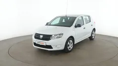 Weiß Gebraucht 2015 Dacia Sandero Ambiance Kleinwagen | 7.860 € (Fairer Preis)