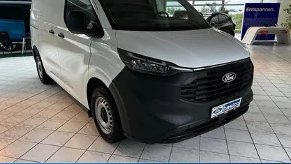 Frozen white (weiss) Neu 2025 Ford Transit Custom Basis Van / Kleinbus | 36.990 € (Fairer Preis)