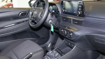 Gebraucht Hyundai i20 Trend 101 PS (74 kW) 2023 Phantom black Kleinwagen