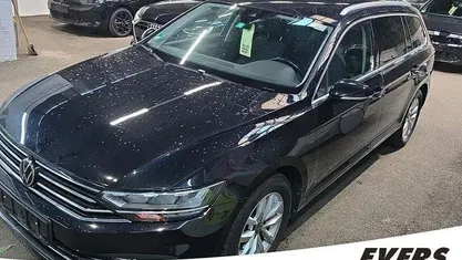 Deep black perleffekt Gebraucht 2023 VW Passat Kombi | 23.630 € (Fairer Preis)
