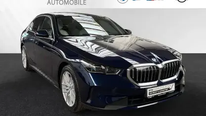 Gebraucht BMW 550e Performance 489 PS (359 kW) 2024 Bmw individual tansanitblau metallic Limousine