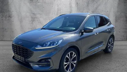 Gebraucht Ford Kuga ST-Line 150 PS (110 kW) 2023 Magneticgrau (metallic) SUV