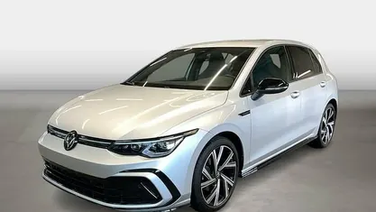 Second-hand VW Golf VIII R-line 150 CP (110 kW) 2024 Argintiu Berlinǎ