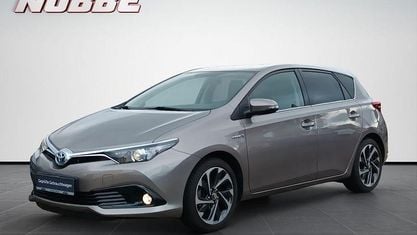 Käytetty Toyota Auris Hybrid Design 136 HP (100 kW) 2015 Ruskea Sedan