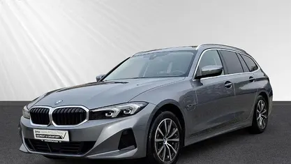 Gebraucht BMW 330e 292 PS (214 kW) 2022 Kombi