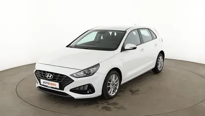Gebraucht Hyundai i30 Select 120 PS (88 kW) 2020 Limousine