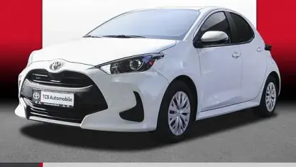 Gebraucht Toyota Yaris Basis 72 PS (52 kW) 2022 Schneeweiß Kleinwagen