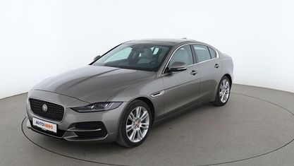 Begagnad Jaguar XE 301 HK (221 kW) 2021 Grå Sedan