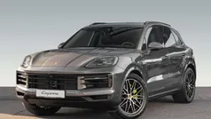 Grau Gebraucht 2025 Porsche Cayenne SUV | 116.900 € (Teuer)