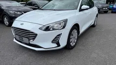 Weiß (frostweiß) Gebraucht 2021 Ford Focus Trend Limousine | 14.788 € (Superpreis)