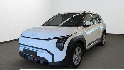 Weiss Gebraucht 2025 Kia EV3 Earth SUV | 32.990 € (Fairer Preis)