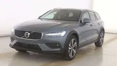 Thunder grey / metallic Gebraucht 2024 Volvo V60 CC Ultimate Kombi | 45.890 € (Superpreis)