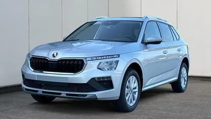Brillantsilber metallic/silber Neu 2025 Skoda Kamiq Selection SUV | 27.110 € (Fairer Preis)