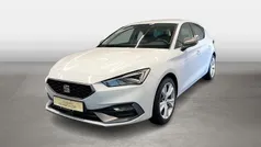 Glacial weiss Gebraucht 2024 Seat Leon FR-Line Limousine | 25.720 € (Fairer Preis)
