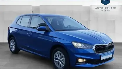 Nouă Skoda Fabia Essence 95 CP (69 kW) 2025 Albastru Berlinǎ