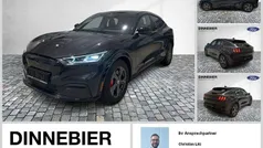 Grau (metallic) Gebraucht 2022 Ford Mustang Mach-E SUV | 35.535 € (Fairer Preis)