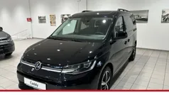 Deep black perleffekt Gebraucht 2025 VW Caddy Maxi Life Dark Label Van / Kleinbus | 43.850 € (Fairer Preis)