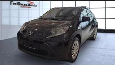 Mysticschwarz mica metallic Gebraucht 2023 Toyota Aygo X-play Kleinwagen | 15.990 € (Fairer Preis)