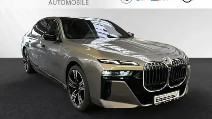 Gebraucht BMW M760e Sport Line 571 PS (419 kW) 2024 Oxidgrau metallic Limousine
