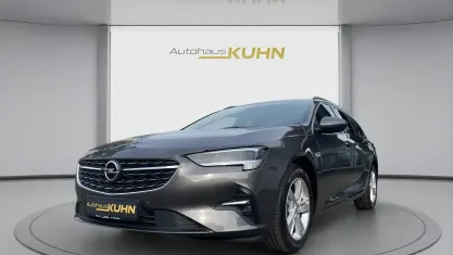 Gebraucht Opel Insignia Elegance 174 PS (127 kW) 2023 Mondstein grau/e:vulkan grau mondstein grau/e:vulkan grau Kombi
