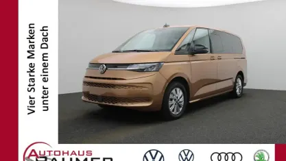 Używany VW Multivan Life 150 KM (110 kW) 2024 Złoty Minivan