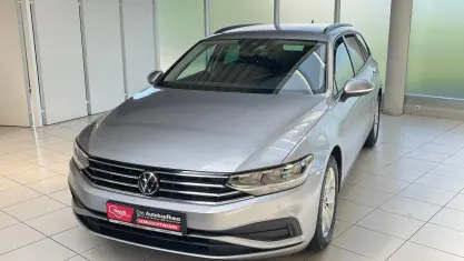 Gebraucht VW Passat Basis 150 PS (110 kW) 2022 Pyritsilber metallic Kombi