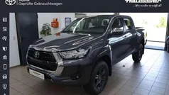 Marlingrau metallic Neu 2025 Toyota HiLux Comfort Abholung | 54.840 € (Fairer Preis)